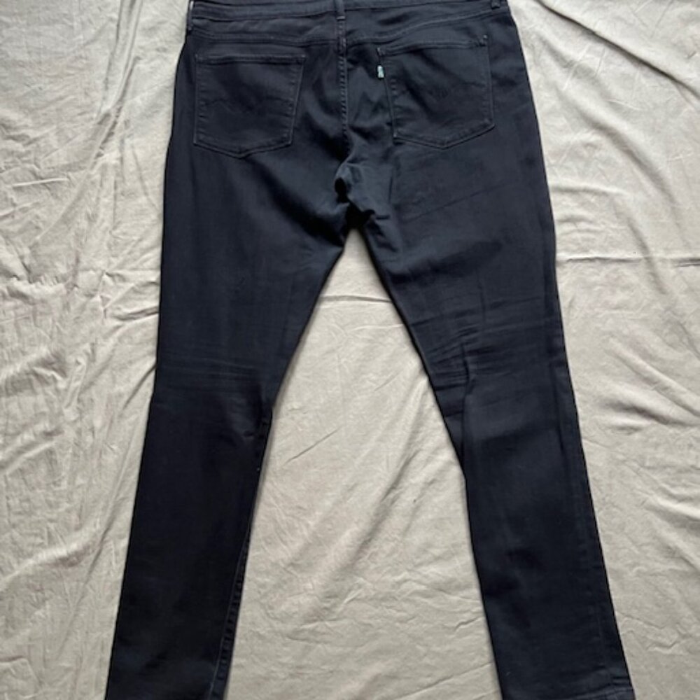 Black Levi's Eco Skinny Jeans View 2